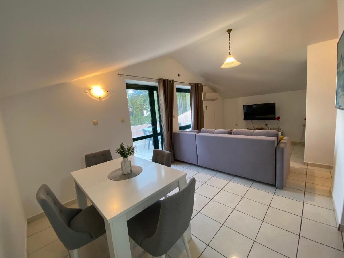 Apartments Katarina Garden Petrovac Bagian luar foto