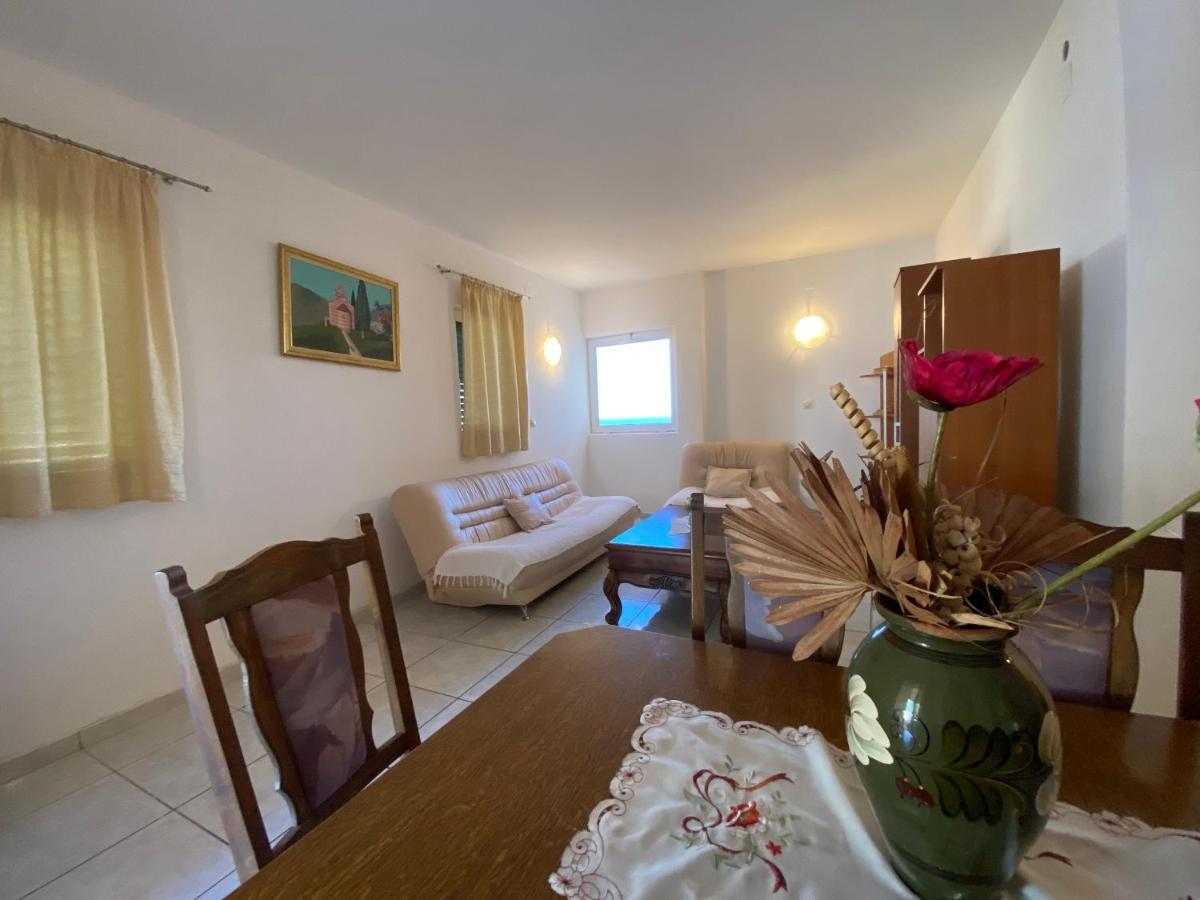Apartments Katarina Garden Petrovac Bagian luar foto