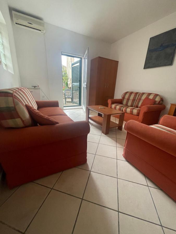Apartments Katarina Garden Petrovac Bagian luar foto
