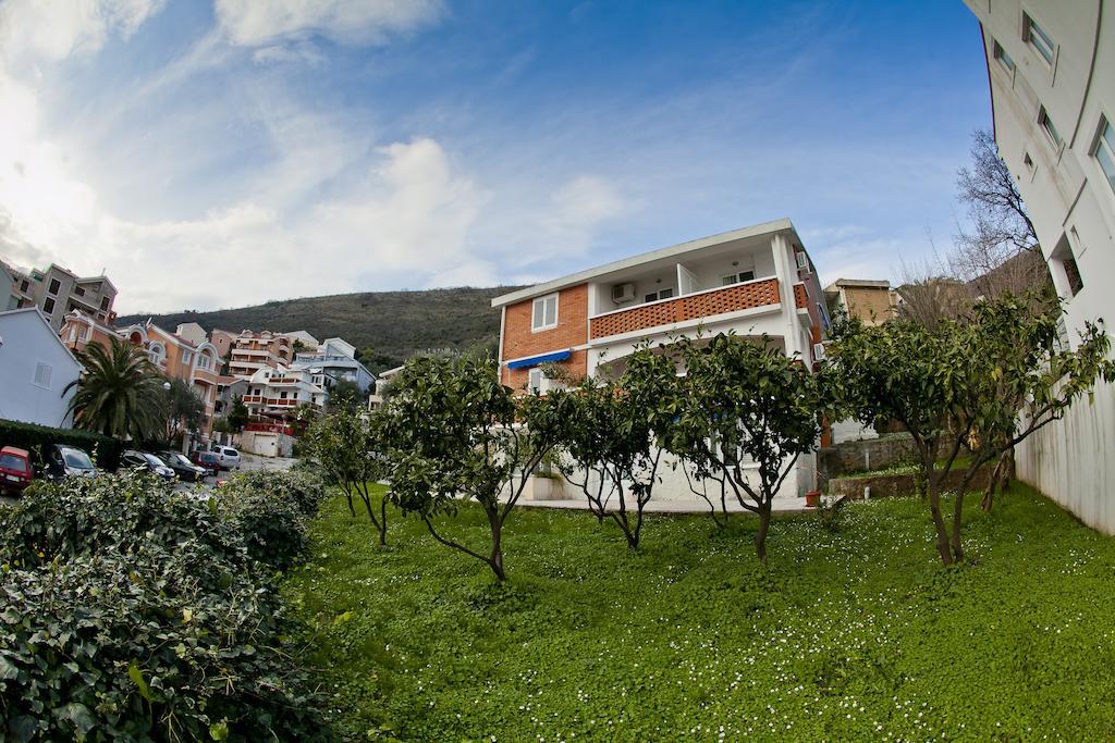 Apartments Katarina Garden Petrovac Bagian luar foto