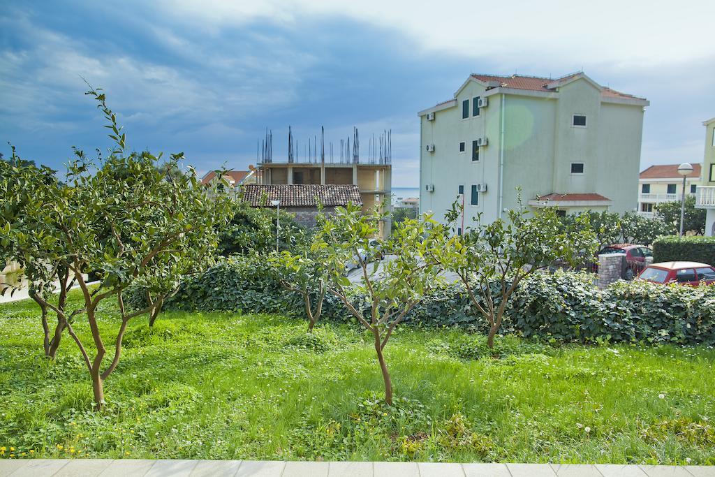 Apartments Katarina Garden Petrovac Bagian luar foto